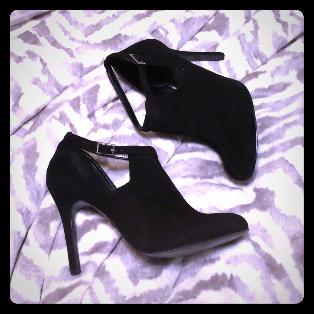 Black Jessica Simpson stilettos